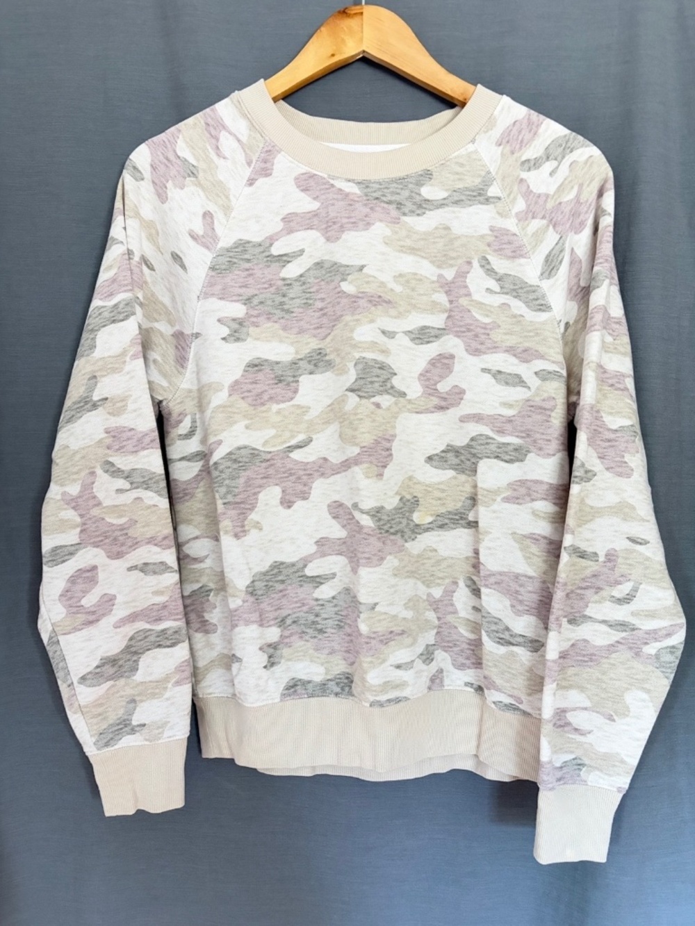 Old Navy Women’s Small Camo Crewneck Sweatshirt Cream Gray Pink
